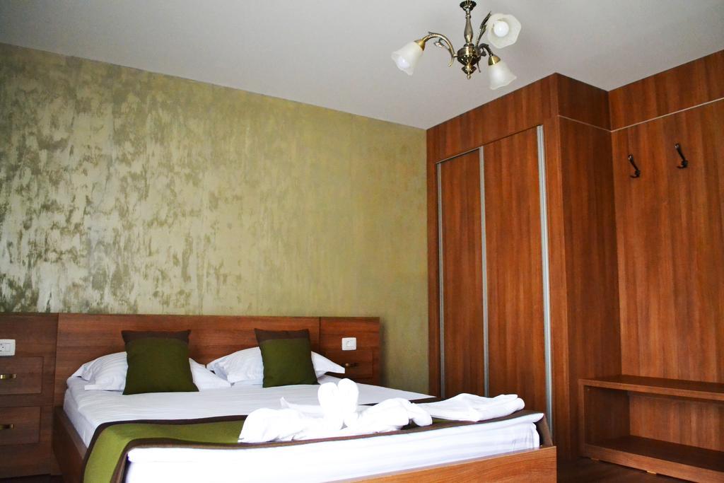 Hotel Casa Caroli Târgu Jiu Esterno foto