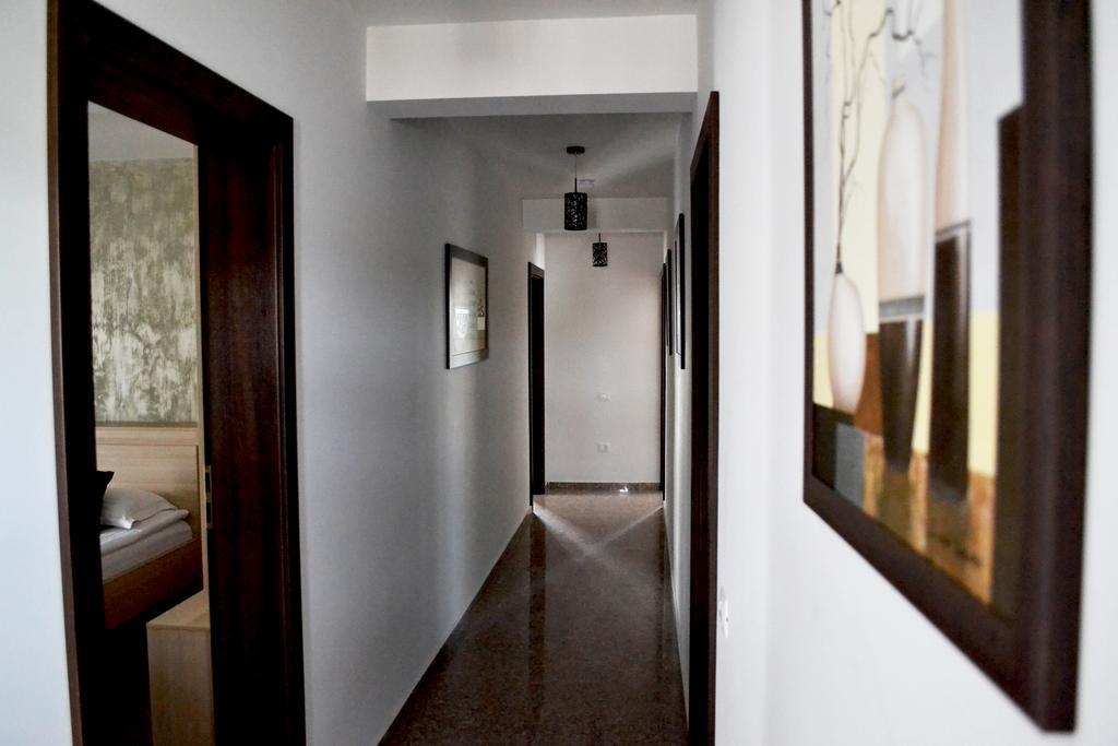 Hotel Casa Caroli Târgu Jiu Esterno foto