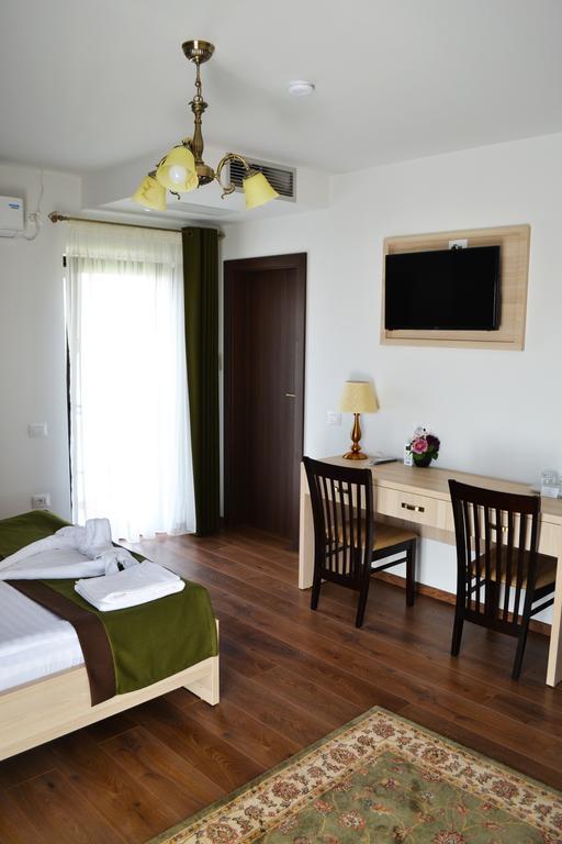 Hotel Casa Caroli Târgu Jiu Esterno foto