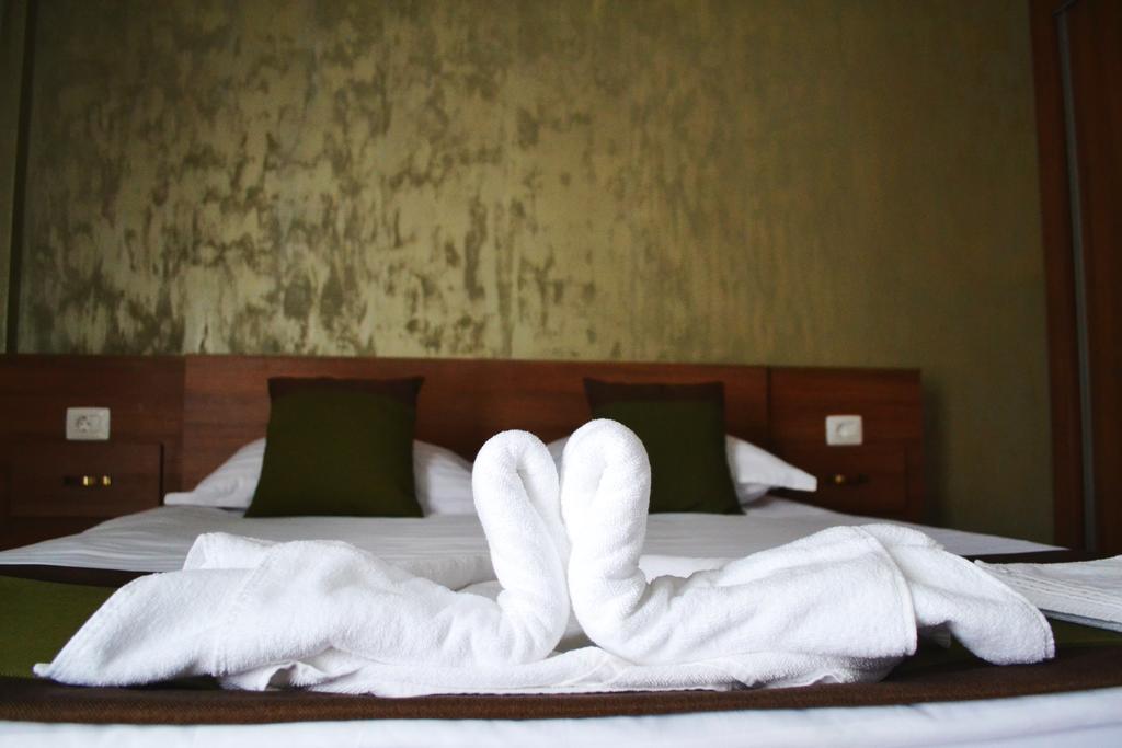 Hotel Casa Caroli Târgu Jiu Esterno foto