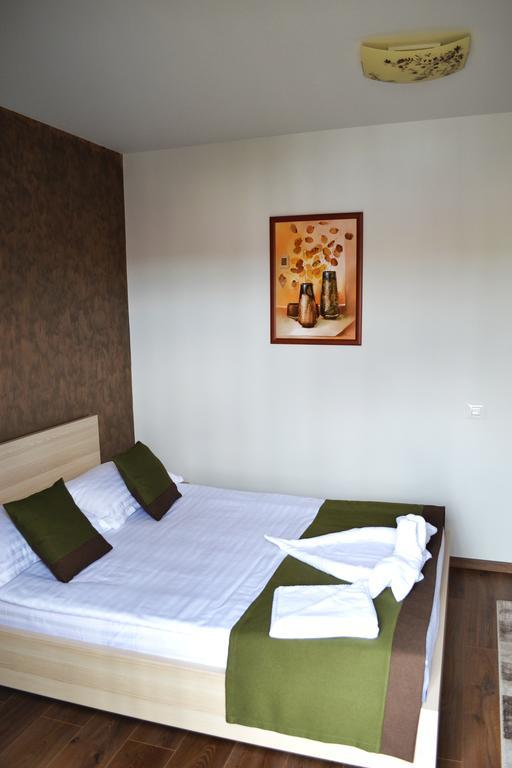 Hotel Casa Caroli Târgu Jiu Esterno foto