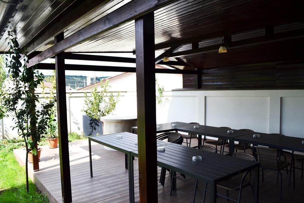 Hotel Casa Caroli Târgu Jiu Esterno foto
